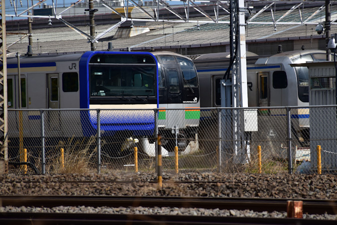 E217系湘南色が姿を現す